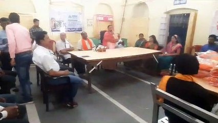 सफाईकर्मियों का सम्मान कर किया डे्रस का वितरण