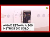 Passageiro é preso após abrir porta de avião durante voo