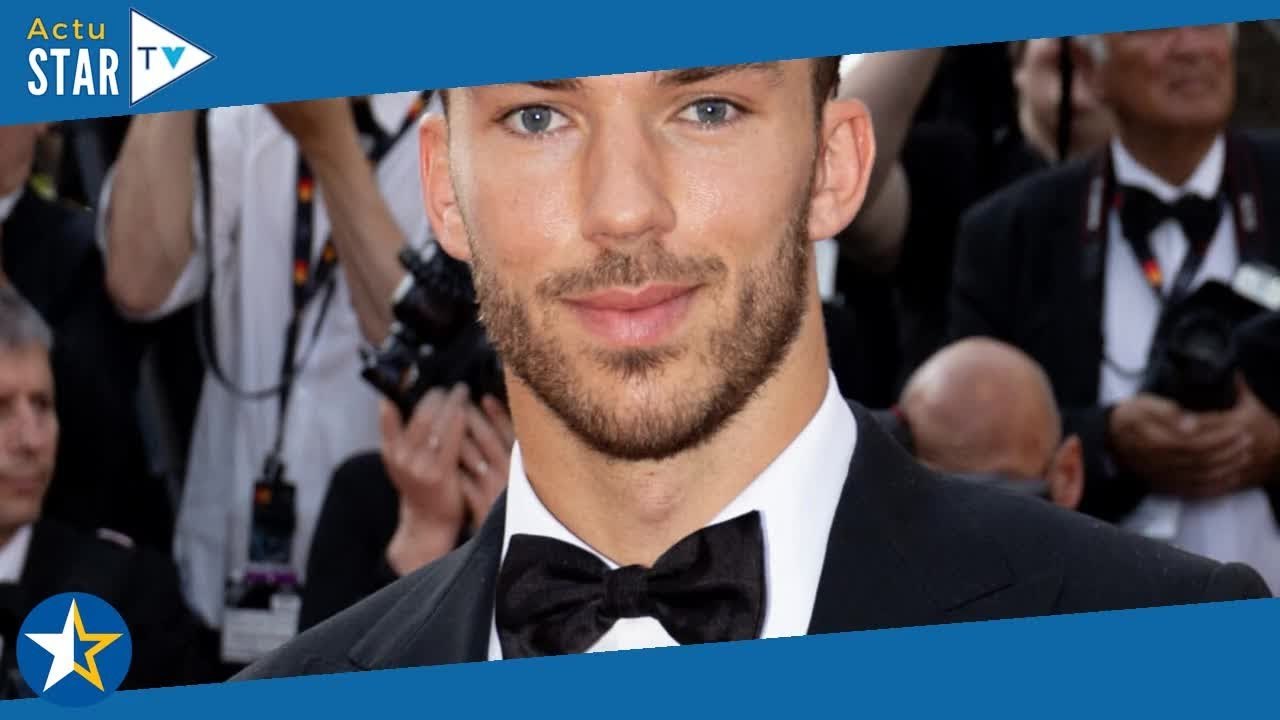 Pierre Gasly monte les marches à Cannes avec la superbe Kika, époustouflante dans une robe fendue