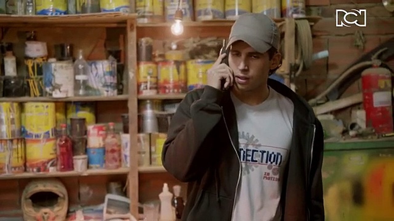 Alex no escucha los consejos de don Elmer Lady, la vendedora de rosas