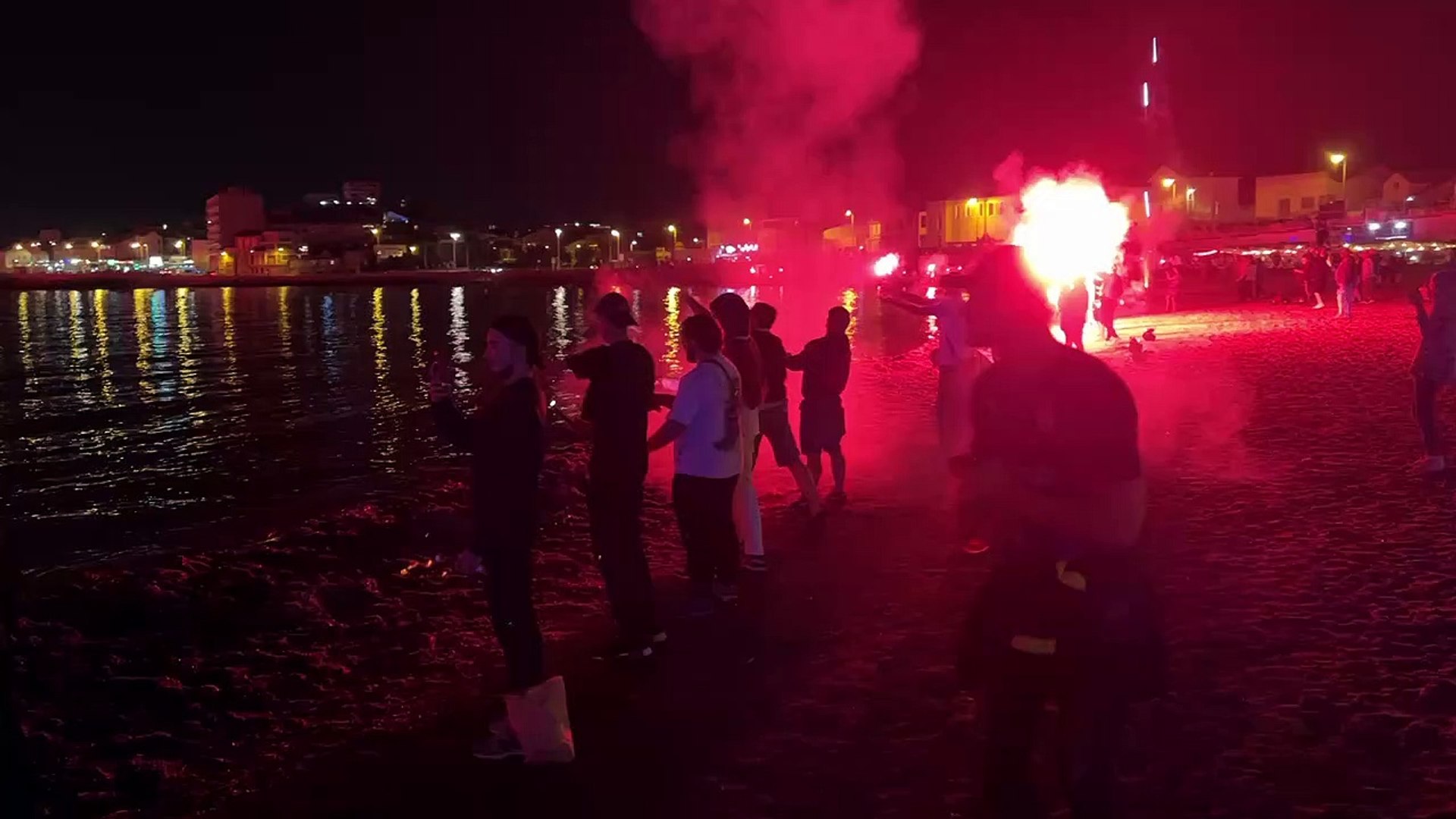 On va illuminer Marseille : 8.000 fumigènes sur 21 kilomètres pour les 30  ans du sacre de l'OM - France Bleu