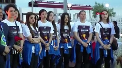 SPOR Bakan Varank, 'Poyrazın Kızları'nın şampiyonluk kutlamalarına katıldı