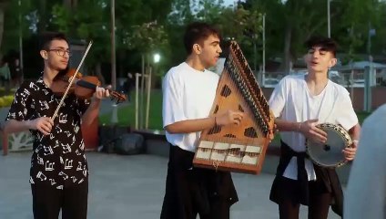 مسلسل العائلة الحلقة 13 مترجم