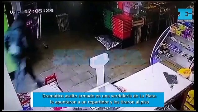 Dramático asalto de motochorros en comercio de La Plata: a punta de pistola y todos al piso