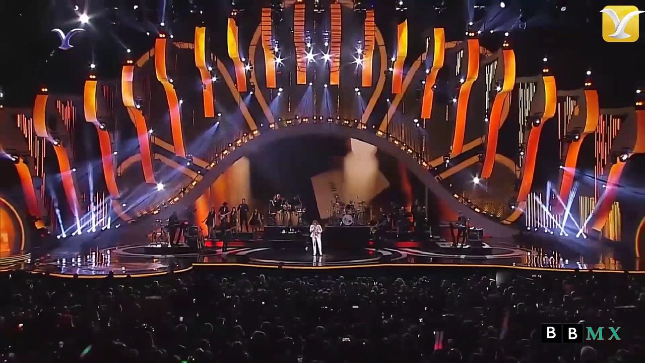 Se Va Muriendo Mi Alma -- Marco Antonio Solis  Live En HD
