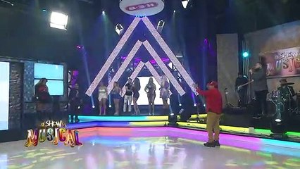 "Báñate" Ernestina le grita a Karina al bailar