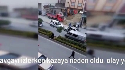Kavgayı izlerken kazaya neden oldu, olay yerinden böyle kaçtı