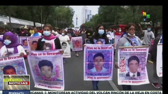 México: Familiares de los normalistas se manifestaron por el regreso de los estudiantes