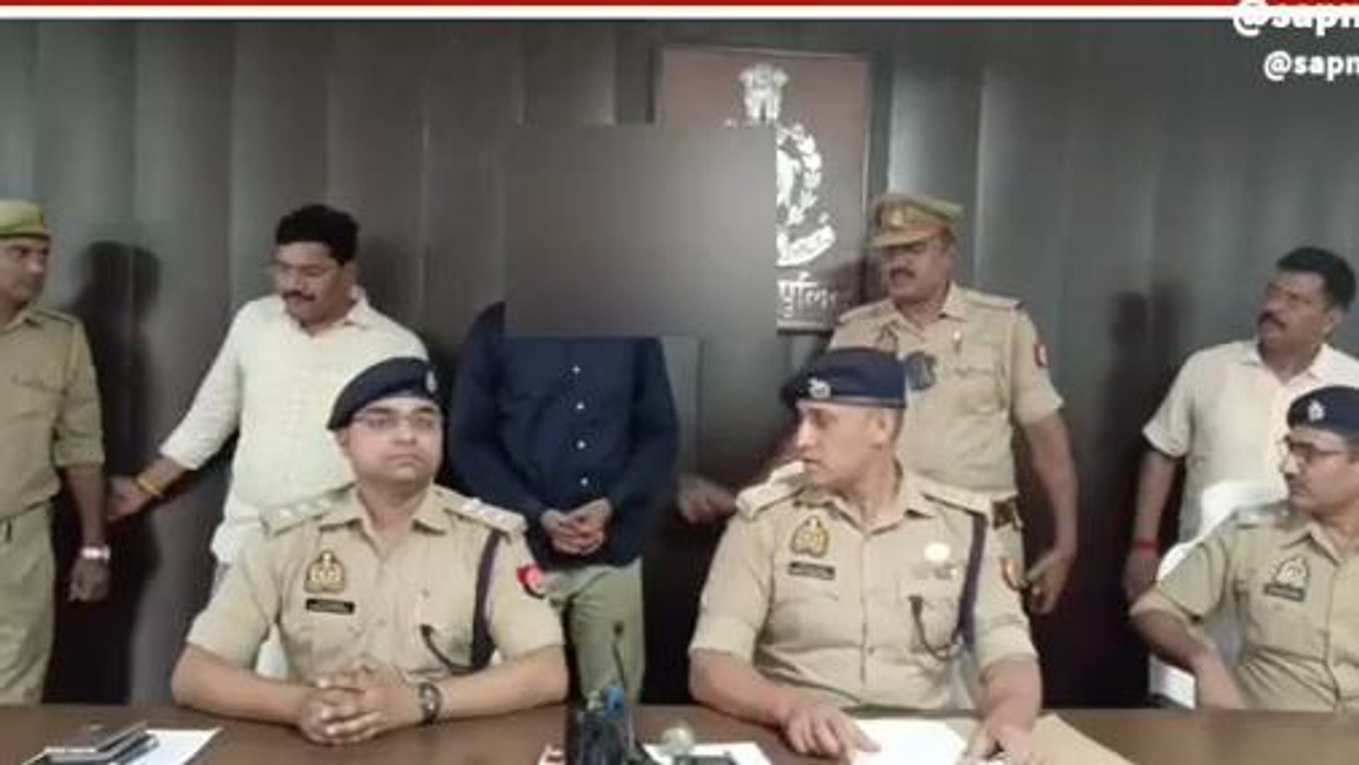 ⁣मिर्ज़ापुर : एसपी का चढ़ा पारा, रंगदारी मांगने बाला गिरफ्तार, संपत्ति कुर्क की तैयारी