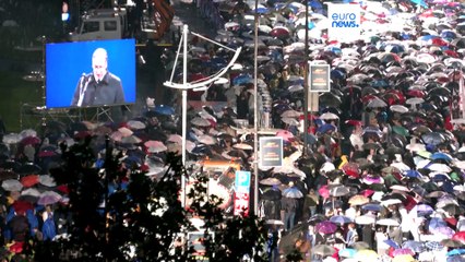 Sérvia: Manifestação de apoio ao governo e ao presidente em Belgrado