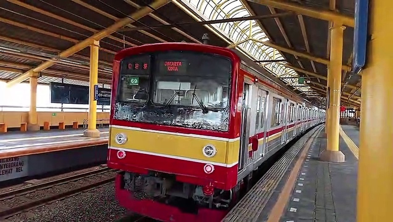 nonton krl stasiun gondangdia