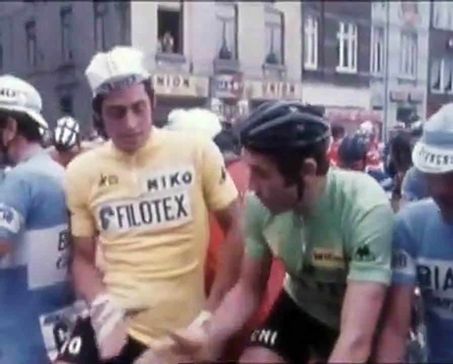 Photo D'époque – 2ème étape Du Tour De France 1975 – Départ Roubaix Vers Amiens – Tirage Argentique