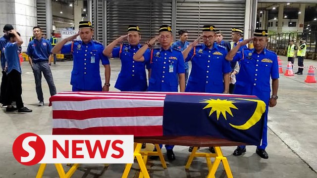Body of Kedah APM director Awang Askandar arrives at KLIA