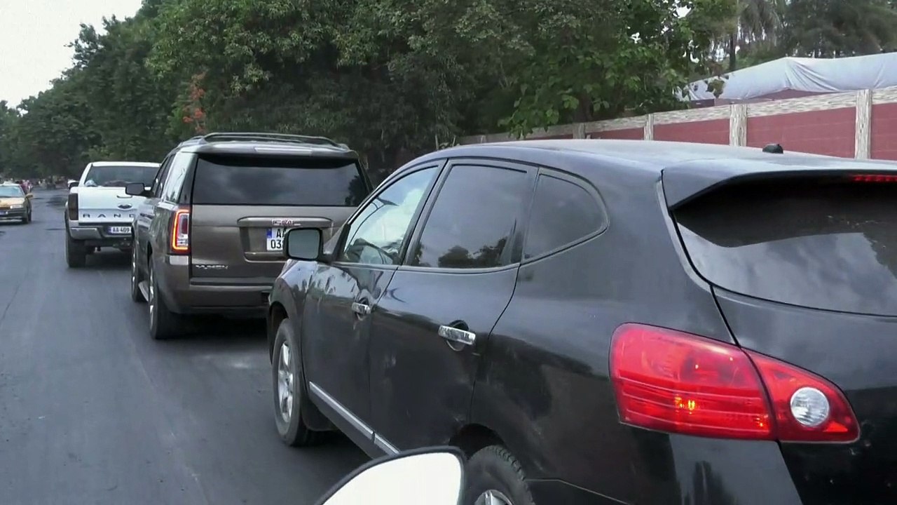 Sénégal: l'opposant Sonko, menacé d'inéligibilité, entame un retour à risques à Dakar