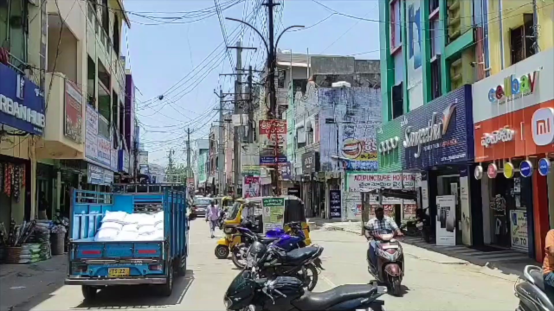 గోదావరిఖని పట్టణంలోని ప్రధాన వ్యాపార కేంద్రంలో డ్రైనేజీ సమస్య పై నిరసన