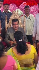 गडकरींच्या घरा बाहेर पर्यंत रांगा  पण का