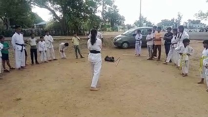 Video: लाखों लड़कियों को सीख देगी यह वीडियो, आप भी देखें और लें प्रशिक्षण