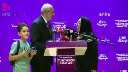 Kılıçdaroğlu kendisine seslenen kadını kürsüye çağırdı: 'O kadar zor bir hayat geçiriyoruz ki...'