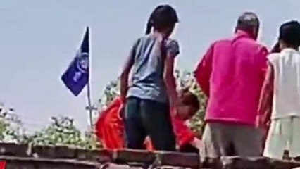 दबंगई पर उतर आए मैनपुरी के दबंग, देखिए महिला की बेरहम पिटाई का वीडियो