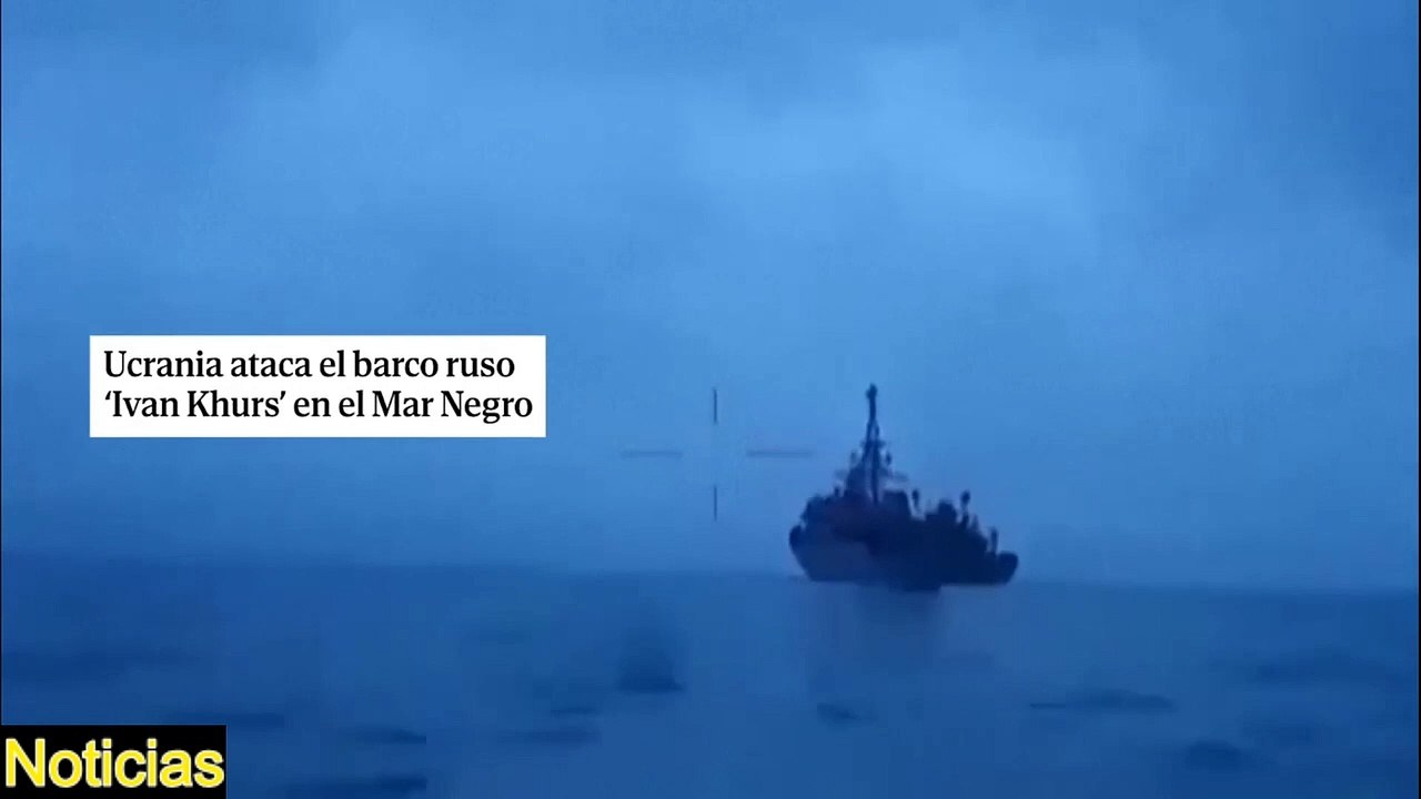 Momento en el que un barco no tripulado de Ucrania ataca la nave rusa