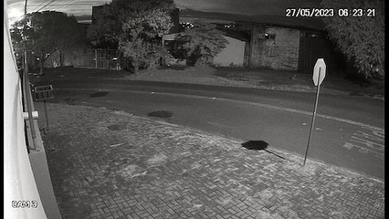 Vídeo mostra momento em que adolescente colide contra árvore no Periolo