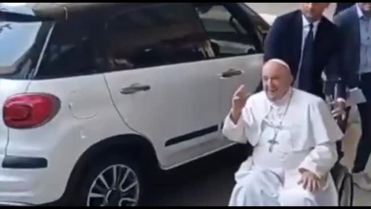 L'arrivo del Papa a Saxa Rubra, per la prima volta in Rai