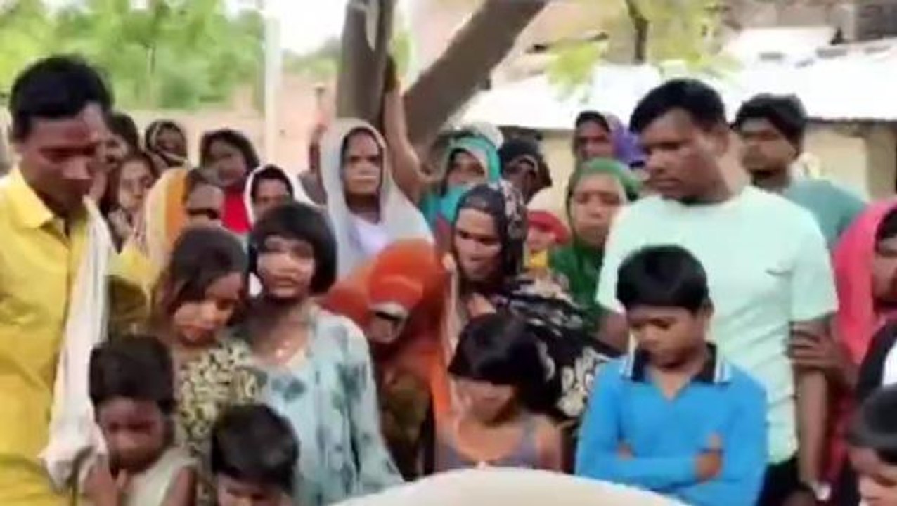 प्रयागराज: घरेलू कलह से परेशान महिला ने लगाई फांसी, बच्चों का रो-रो कर हो रहा बुरा हाल