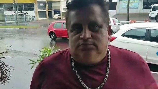 Dois acidentes são registrados em menos de uma hora no mesmo trecho da Avenida Rocha Pombo