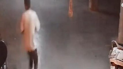 ग्वालियर: सनसनी खेज वारदात, बाइकों को लगाई आग, CCTV में कैद घटना
