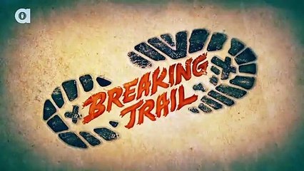 Giant Tarantula Shows Its Fangs!