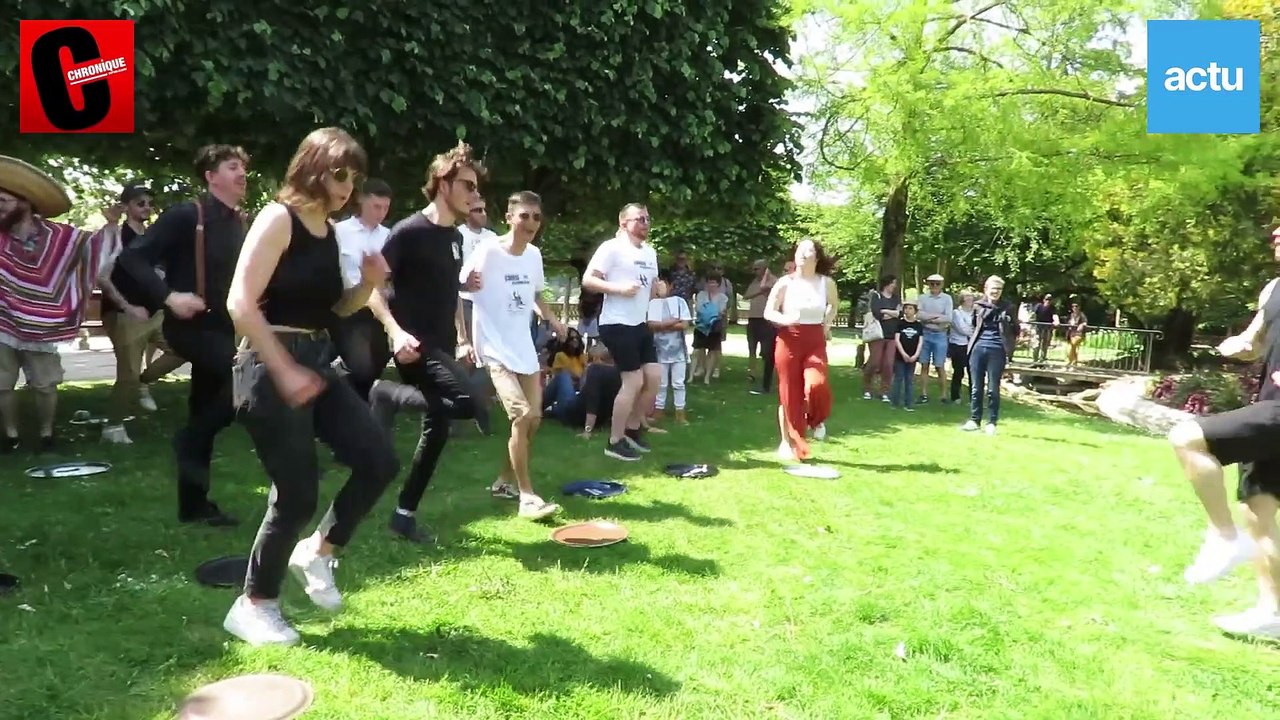 Fougères : les garçons de café dans la course !