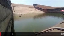 Selfie çekerken telefonu suya düşen memur barajı boşalttırdı