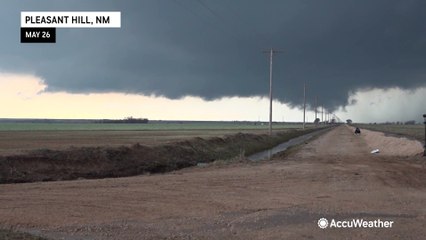 Gloomy wall clouds fill sky in New Mexico