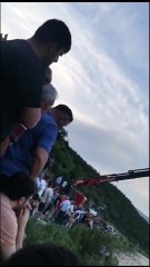 Otomobil gölete uçtu Bir ağır