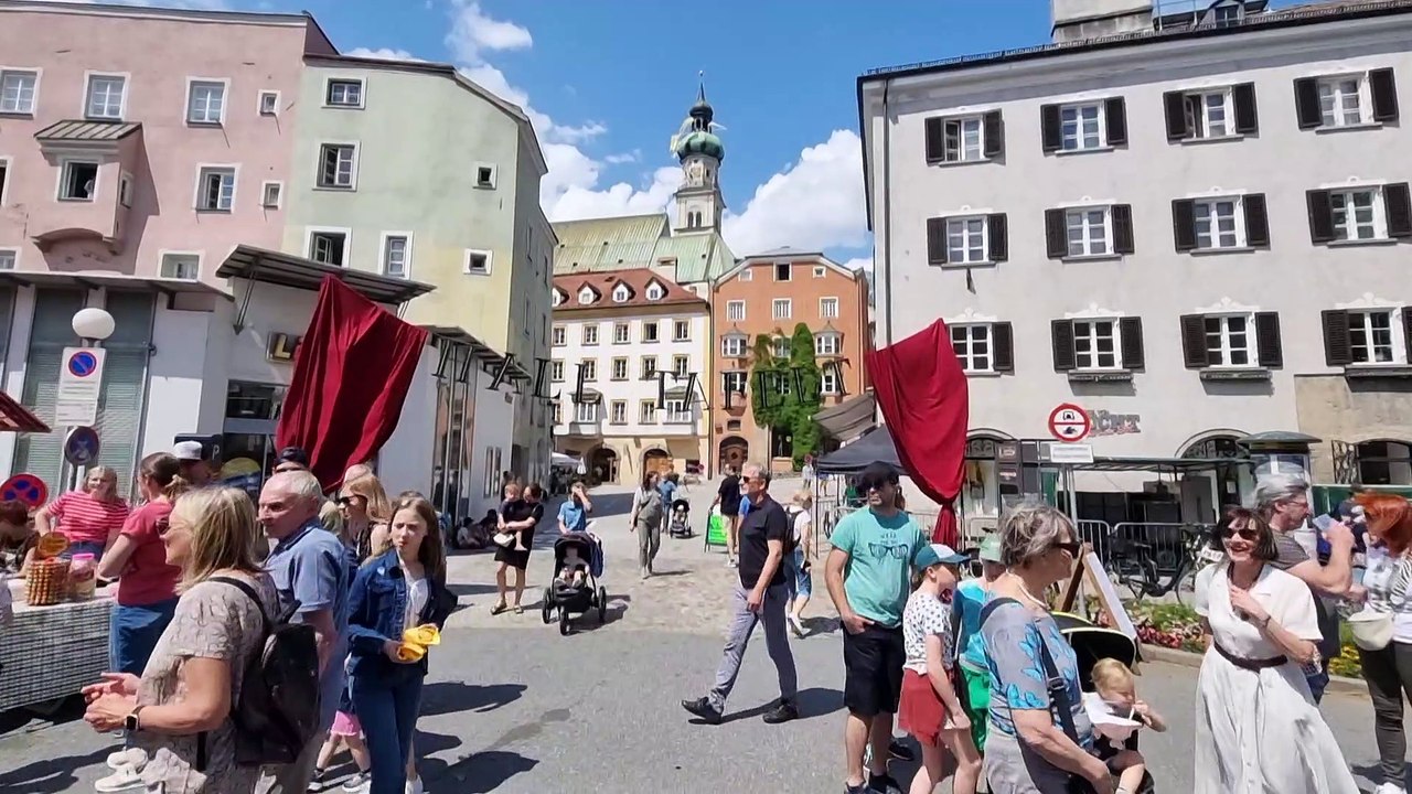 Kurz nach dem Auftakt bei 'Hall tafelt'