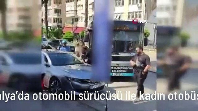 Antalya'da otomobil sürücüsü ile kadın otobüs şoförü arasında kavga