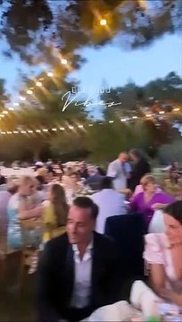 Πάνος Μουζουράκης-Μαριλού Κόζαρη: Το τρυφερό φιλί των νεόνυμφων και οι πρώτες εικόνες από το πάρτι