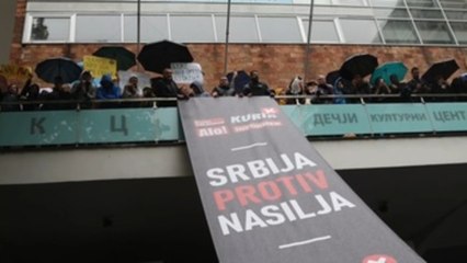 Decenas de miles de personas rodean televisión pública para exigir que informe de protesta