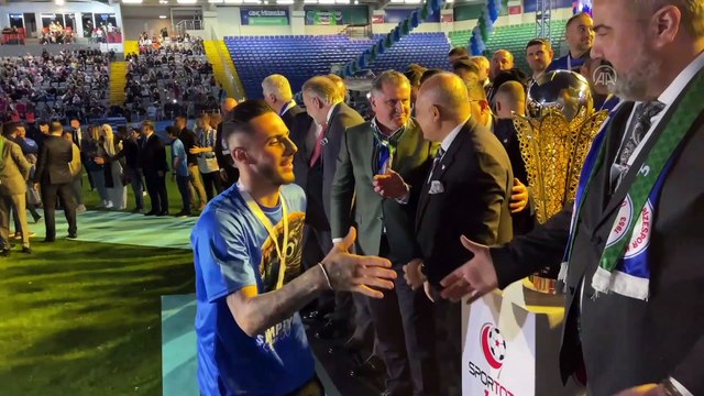 RİZE - Süper Lig'e yükselen Çaykur Rizespor kupasını aldı