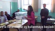 Kars'ta vatandaşlar oy kullanmaya başladı