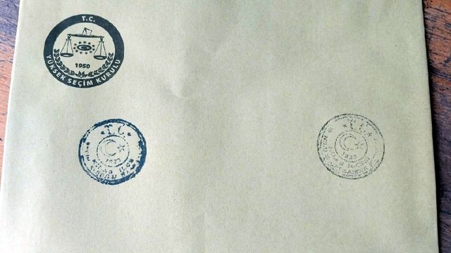 Üç mühürlü zarflara itiraz edildi, sandıkta oy verme başlayamadı