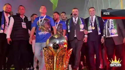Süper Lig'e yükselen Çaykur Rizespor kupasını aldı