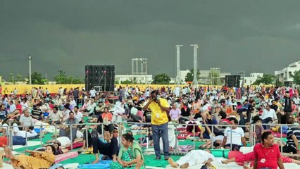 मौसम ने खलल डाला योग शिविर में, बारिश आने से पहले निकले लोग