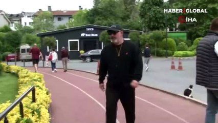 Cem Yılmaz oyunu kullandı, gençlerden 100 lira istedi!