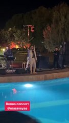 Ο Κωστής Μαραβέγιας τραγούδησε στο γαμήλιο πάρτι Μουζουράκη-Κόζαρη