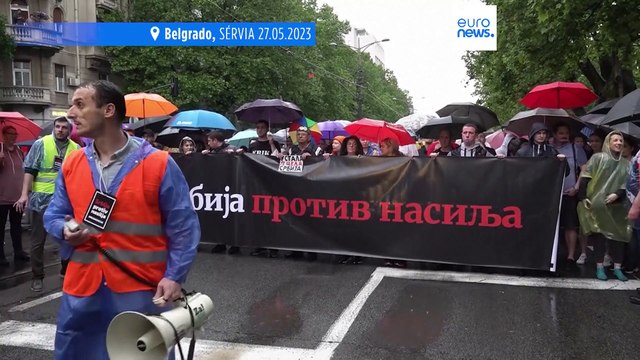 Sérvia: Milhares de manifestantes voltam a pedir a demissão de Aleksandar Vucic