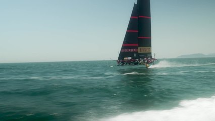 Vespucci e Luna Rossa, gemellaggio nel golfo di Cagliari