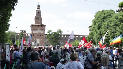 Milano, un migliaio al corteo per la pace: "Che nessuno muoia piu' per la guerra"