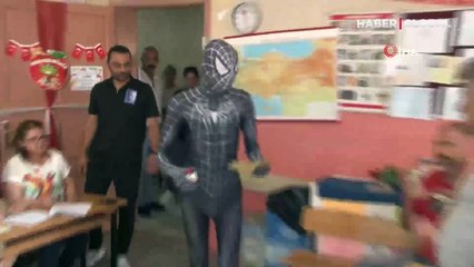 Örümcek Adam, Cumhurbaşkanlığı seçimi için oyunu kullandı