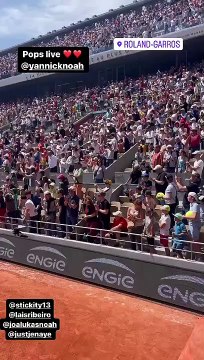 Yannick Noah mis à l'honneur à Roland-Garros le 27 mai 2023. Trois de ses cinq enfants étaient présents.